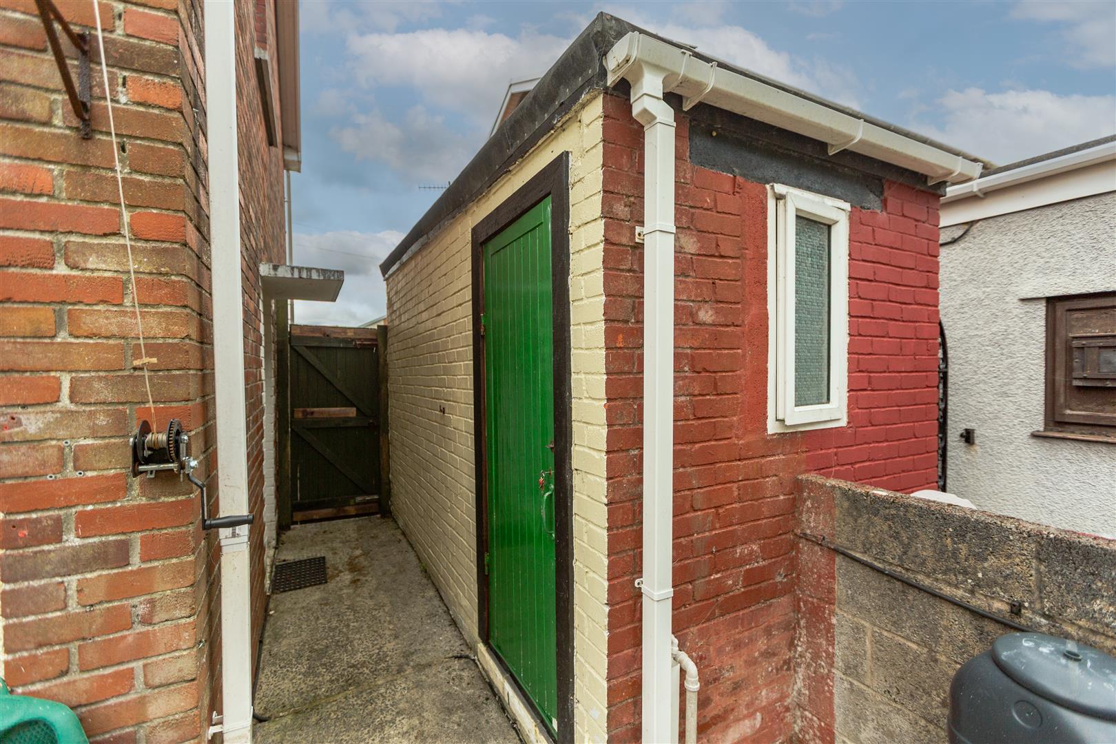 Caegar, Llanelli, SA14 9NR
